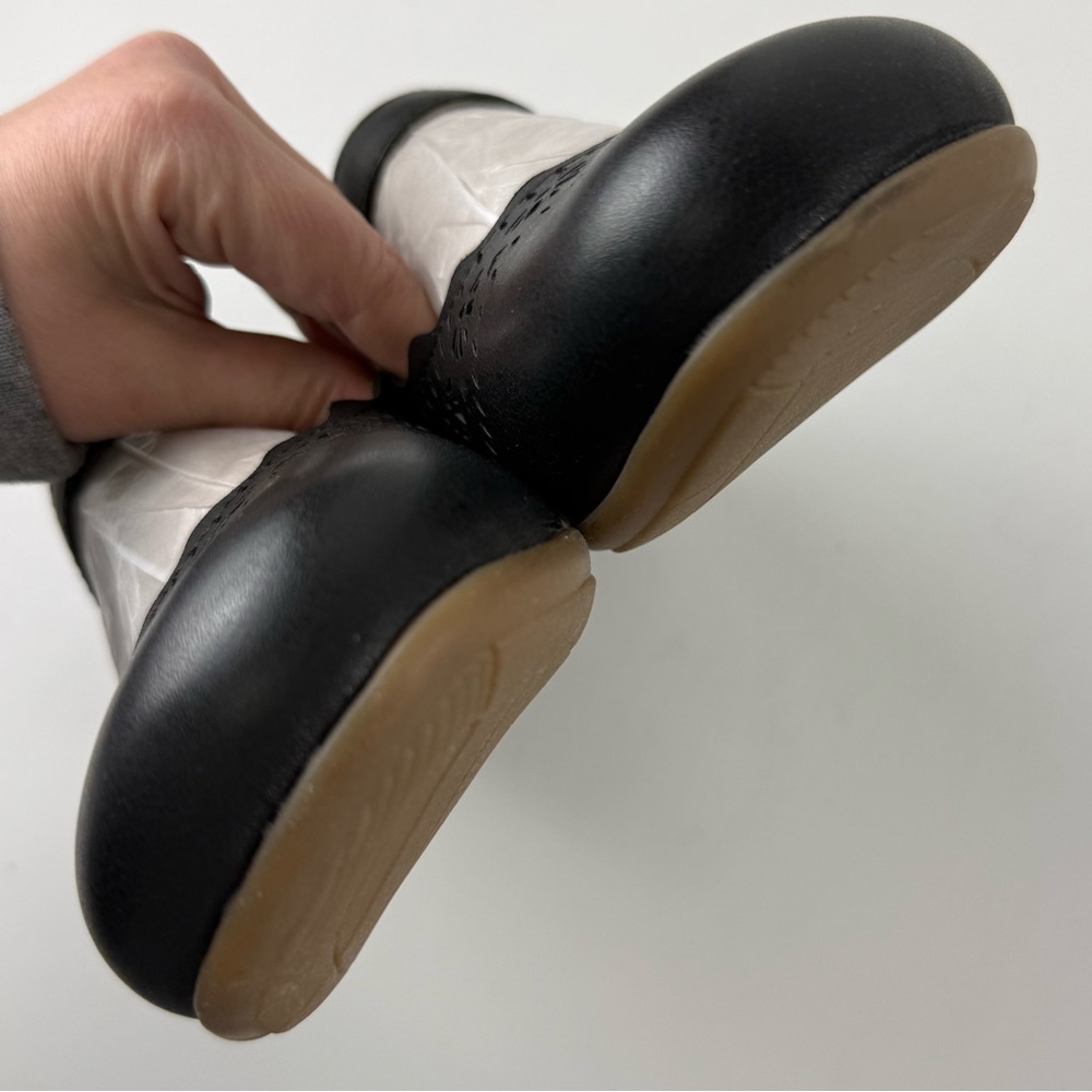Earth Brady Leather Mary Jane Flats Womens 9W Black Leather Round Toe Worn Once - Picture 5 of 14